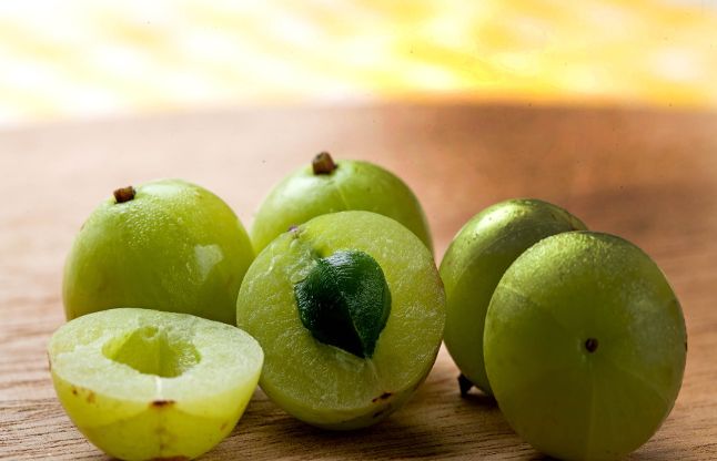 amla पेट से जुड़ी समस्याएं दूर करता है आंवला