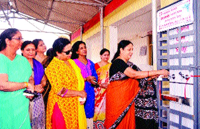 guna विजयपुर रेलवे स्टेशन के लिए भेंट किया वाटर कूलर