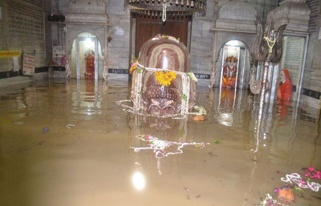 Mandsaur: Drown Pashupatinath Temple In Shivna River - शिवना नदी ने किया  भगवान 'पशुपतिनाथ' का अभिषेक, डूबे आठों मुख | Patrika News