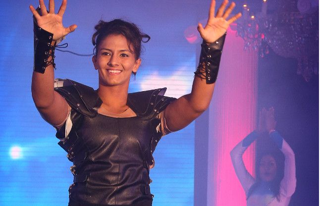 wrestling league भारत में होगी रेसलिंग लीग, योद्धा बनकर रैंप पर उतरे पहलवान