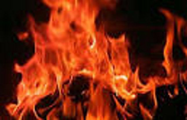 Woman Burnt पारिवारिक कारणों के चलते महिला ने खुद को आग लगाई