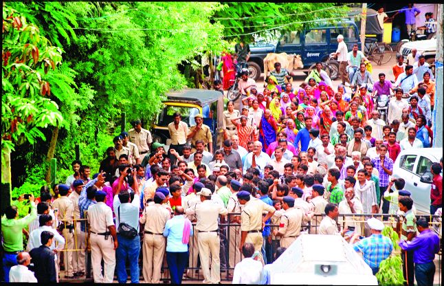 hosangabad कांग्रेस का हल्लाबोल नपा प्रशासन बैकफुट पर