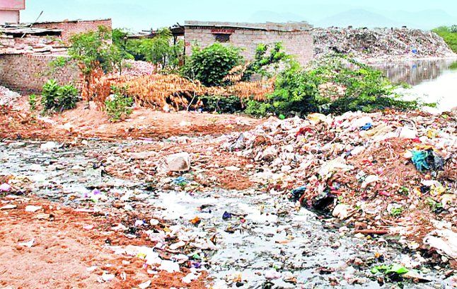Jalore photo डूब क्षेत्र में अतिक्रमण,नगर परिषद मौन