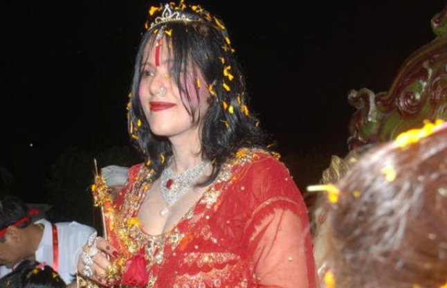 646px x 416px - Radhe Maa showed porn to Dolly Bindra, involved in drug business | \