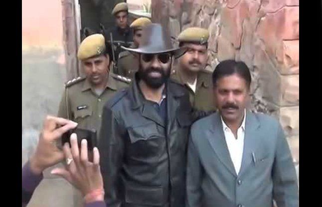 anandpal singh आनंद पाल सिंह के लिए सोशल मीडिया पर नई 'जंग' छिड़ी