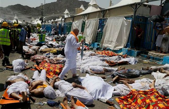 mecca stampede आजमगढ़ : अपनों के हालचाल जानने के लिए परेशान रहे लोग