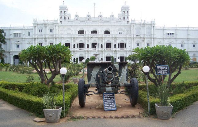 Jai Vilas palace जयविलास पैलेस: 400 कमरों का शाही महल