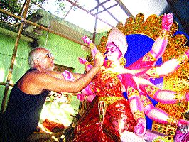 welcome मां के स्वागत को आतुर पूरा शहर, जगह-जगह सजाये जा रहे पंडाल