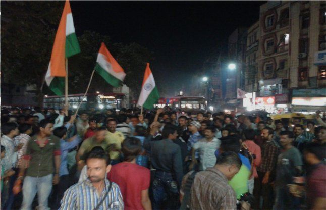 jashan भारत की जीत के साथ शहर की सड़कों पर लहराया तिरंगा, जमकर मनाया जश्न