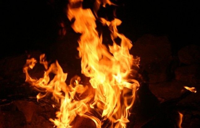 Female two children suicide आजमगढ़ में वकील की हत्या, लोगों ने फूंका थाना