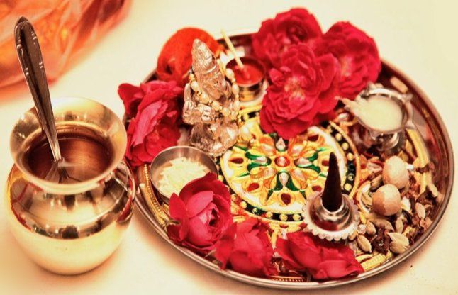 how to worship god hindu puja thali इसलिए होता है पूजा में मौली, तिलक, नारियल तथा कर्पूर का प्रयोग