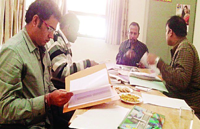 Dholpur news नहीं दी जा रही वेतन भुगतान की पर्ची