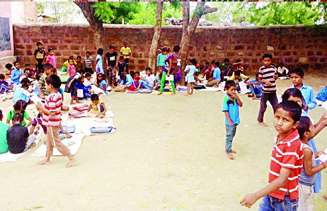 Dholpur news भगवान भरोसे भविष्य