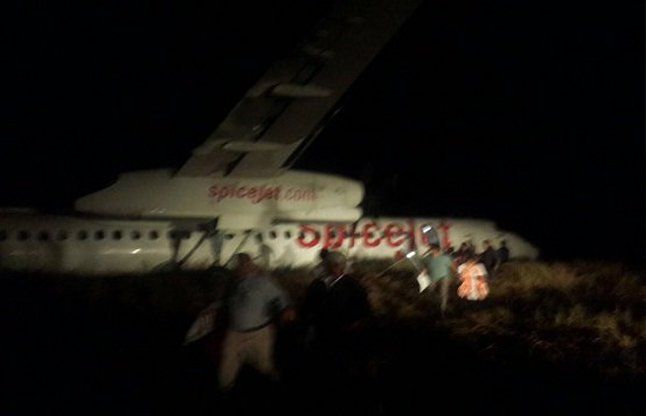flight slip from runway रनवे पर पशु से टकराया विमान, सभी यात्री सुरक्षित, हादसा टला