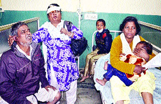 bharatpur ट्यूरिस्ट बस पलटी, सोलह जने घायल