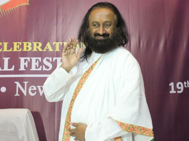 sri sri ravisankar एनजीटी ने श्रीश्री रविशंकर को लगाई फटकार, जिम्मेदारी पर भी उठाए सवाल