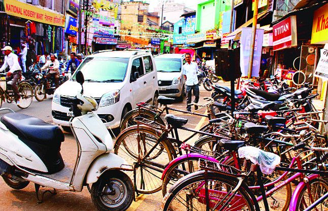 Influential discounts रसूखदारों को छूट, ऑटो व बाइक चालकों के खिलाफ होती है कार्रवाई
