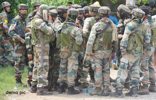 Army Camp कुपवाड़ाः मुठभेड़ के दौरान चार आतंकवादी ढेर, दो जवान शहीद