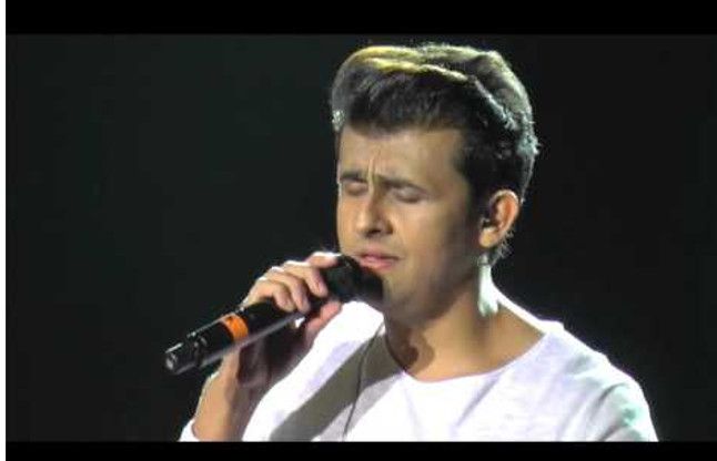 sonu nigam आसमान में गूंजी सोनू की आवाज, यात्रियों ने किया एंजॉय