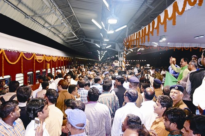 train रेलमंत्री के रिमोट दबाते ही भगत की कोठी हुई नियमित