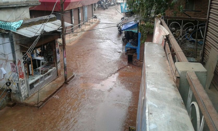jashpur barish मौसम ने ली करवट, सुबह 6 बजे से शुरू हुई रिमझिम