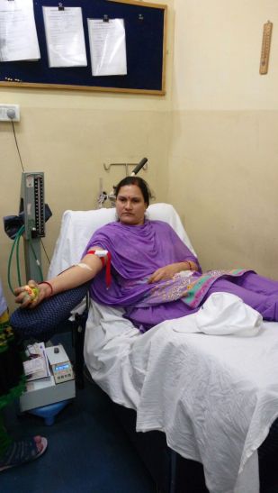 blood donetion ब्लड की है जरूरत तो इनसे करें संपर्क...