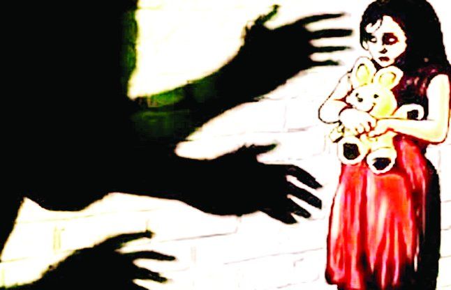 Kotwali police have registered a case छात्राओं से छेड़छाड़ का आरोपी शिक्षक हिरासत में