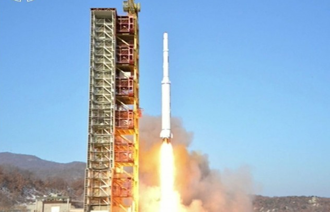 north korea rocket launch उत्तर कोरिया ने किया ठोस ईंधन वाले बैलिस्टिक इंजन का परीक्षण