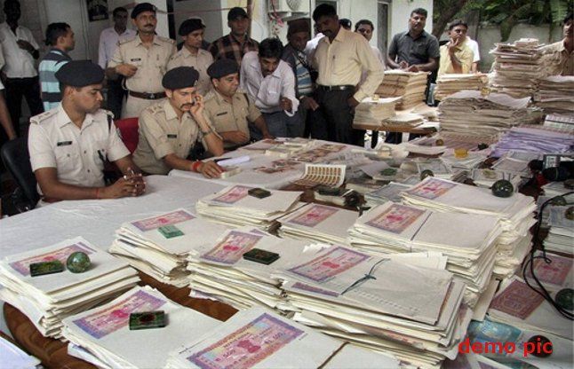 Fake Stamp Paper Scam Exposed In Mumbai - फर्जी स्टांप पेपर घोटाला हुआ  उजागर,4 वकील समेत 9 गिरफ्तार | Patrika News