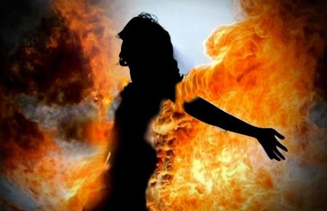 Girl Burnt आंध्र : प्यार में ठुकराए प्रेमी ने लड़की को जिंदा जलाया