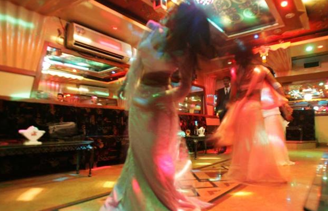 mumbai dance bar महाराष्ट्र में डांस बार खुलने का रास्ता साफ, लाइसेंस देना हुआ शुरु