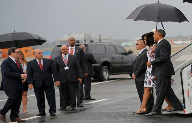 Barack Obama lands in Cuba 88 साल बाद ओबामा बने क्यूबा पहुंचने वाले पहले अमरीकी राष्ट्रपति