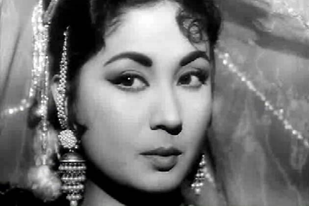 meena kumari 10 FACTS@ मीना कुमारी: पैदा होते ही अनाथालय में छो़ड़ दिया था पिता ने