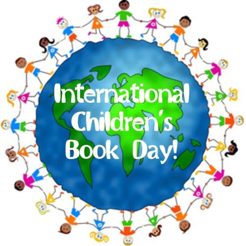 International Children's Book Day special एंटरटेनमेंट के लिए टीवी नहीं बुक्स पढ़ रहे इंदौरी किड्स