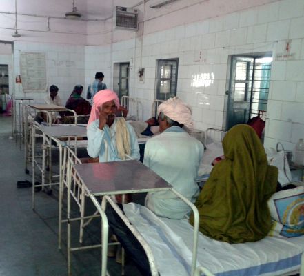 rajgrah महिला वार्ड में जमे रहते हैं पुरुष, महिलाएं परेशान