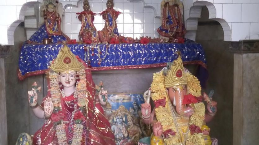sstolen पहले पूजा की फिर उड़ा दी दस करोड़ की मूर्ति