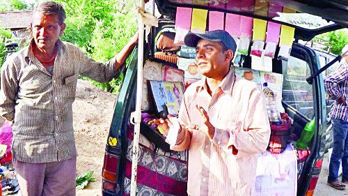 fake doctors has more fake than genuine doctors SHOCKING : यहां सब्जी-भाजी की तरह 'डॉक्टरों' की सजती हैं दुकानें