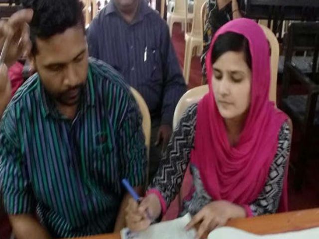 marriage प्यार की राह में दुश्मन बने घरवाले, मुस्लिम लड़की ने चर्च में की शादी