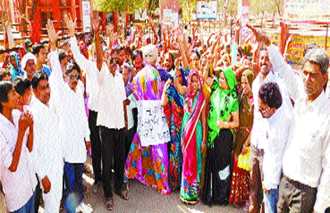 dausa धरना स्थल पर किया प्रदर्शन