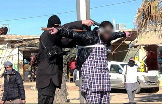 isis फिर दिखा आईएस का खूंखार चेहरा, 4 लोगों को सरेआम गोली मारी