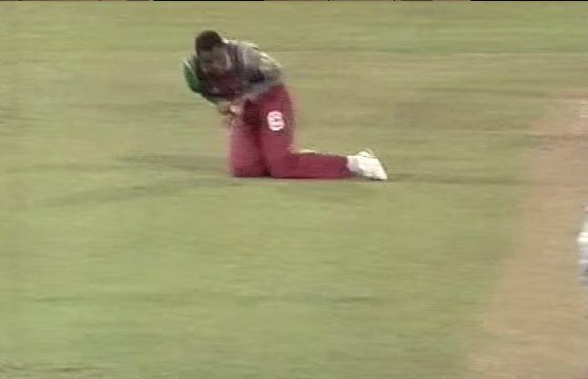 Roger harper इस खिलाड़ी की शर्मनाक हरकत से शर्मसार हुई पूरी टीम, देखे वीडियो