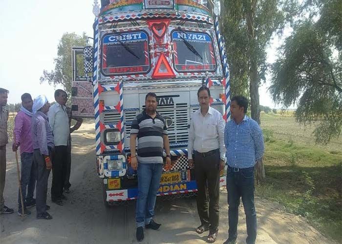 Jalaun जालौन: ओवरलोड ट्रकों पर परिवहन विभाग की कार्रवाई