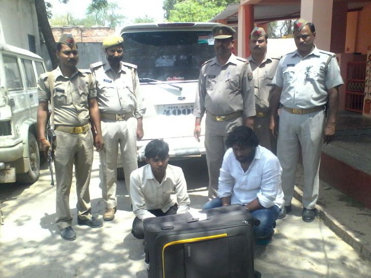 two arrested with fake currency BREAKING नकली नोट के धंधे से जुड़ा भोजपुरी फिल्म उद्योग