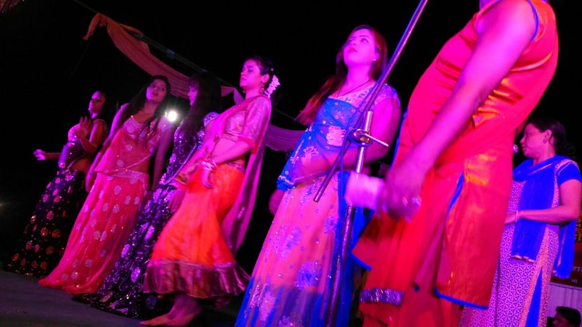 prostitutes danc and misic in kashi काशी में महाश्मशान की चिताओं पर सजती है नगर वधुओं की महफिल