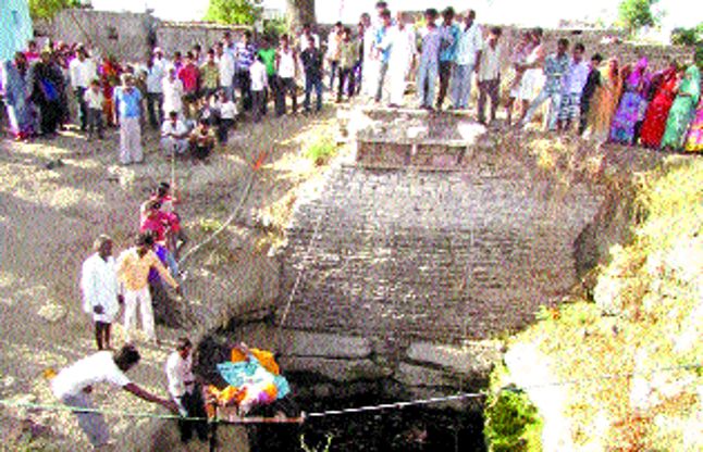 jhalawar बिना मुन्डेर के कुएं में गिरने से वृद्धा की मौत