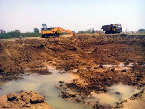 balaghat मुफ्त में हो रहा तालाब का गहरीकरण