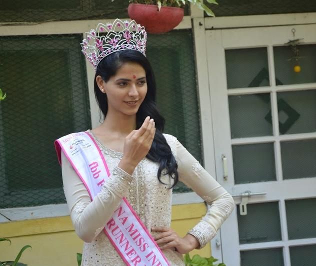 pankhuri आदाब मैं पंखुड़ी गिडवानी लखनऊ से...