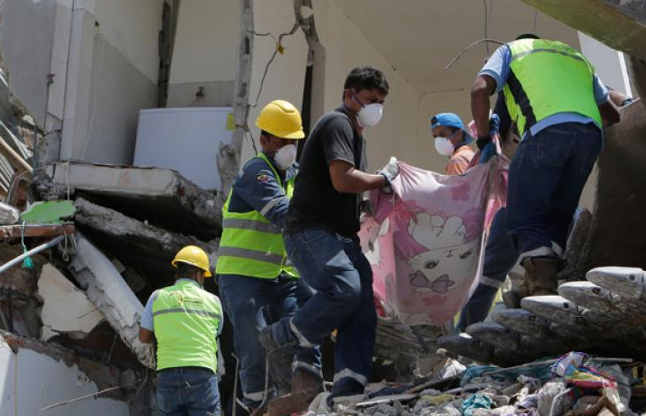 Ecuador earthquake इक्वाडोर: भूकंप के अब तक 272 की मौत, 2068 लोग घायल