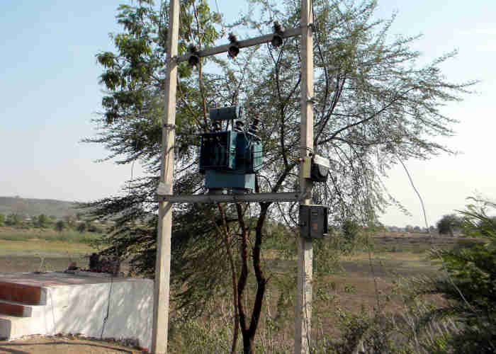 Transformer Transformer-दो माह से बंद दो ट्रांसफार्मर