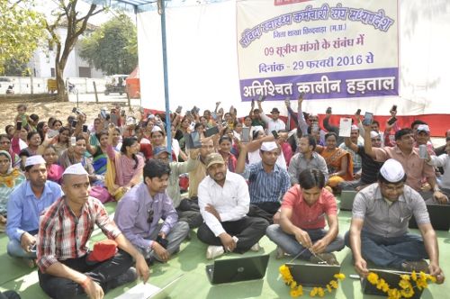 chhindwara सामूहिक त्यागपत्र पर संविदा स्वास्थ्य कर्मचारी एकमत नहीं, फैसला 24 को
